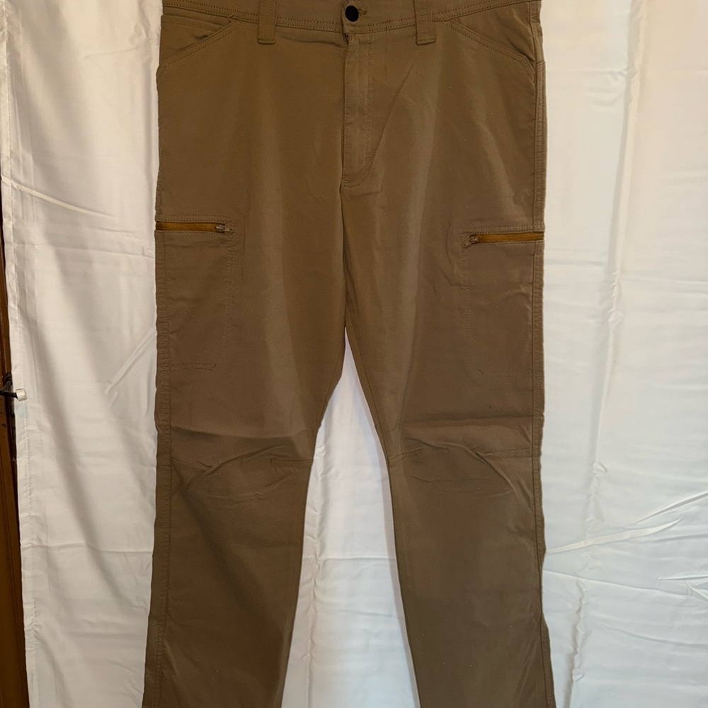 Wrangler Tan Cargo Pants with Durable Design